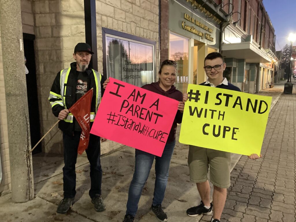 Local Parents, Education Workers & Other Union Members Rally in Blyth in Support of CUPE