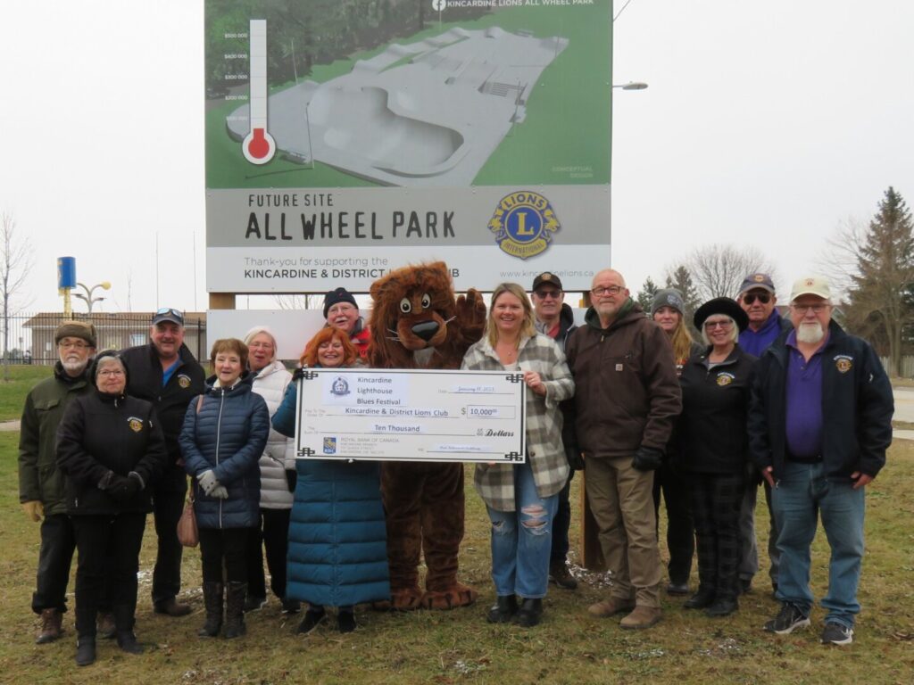 Kincardine Lions hold Photo op to honour ,000 donation from Lighthouse Blues Fest toward Skate Park