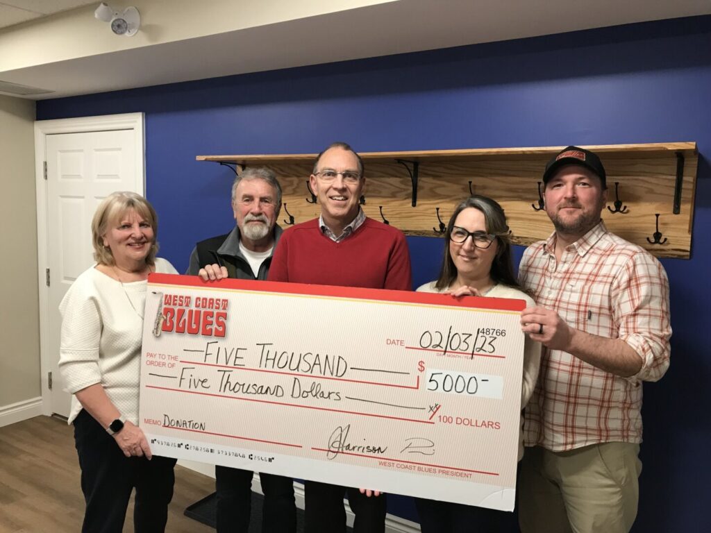 West Coast Blues in Goderich donates ,000 to Huron Residential Hospice