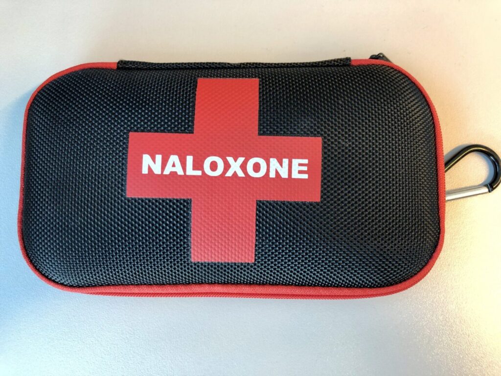 Huron County sign agreement with HPPH to distribute Naloxone Kits with Paramedics