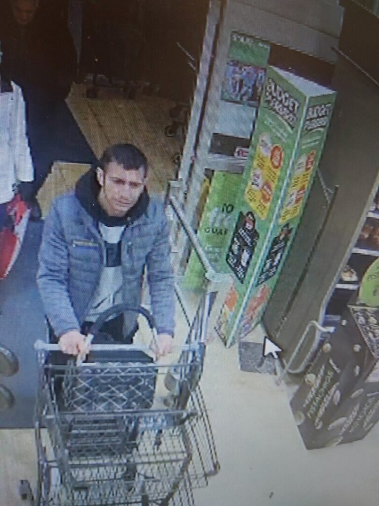 Police Looking for Two Suspects in Kincardine Theft