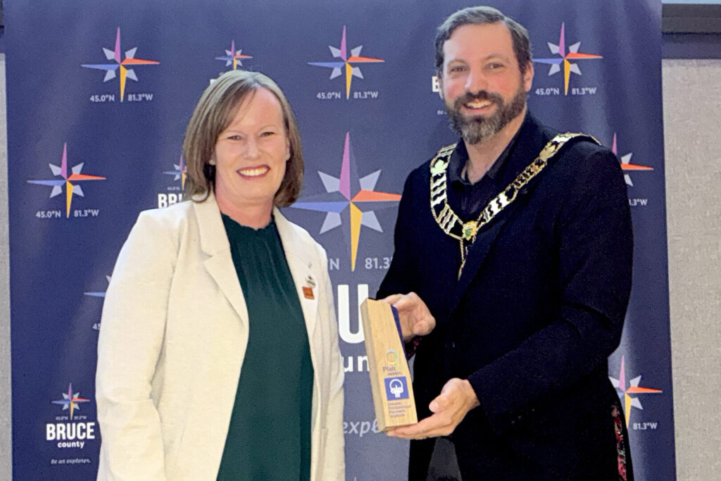 Claire Dodds Receives Leadership Award